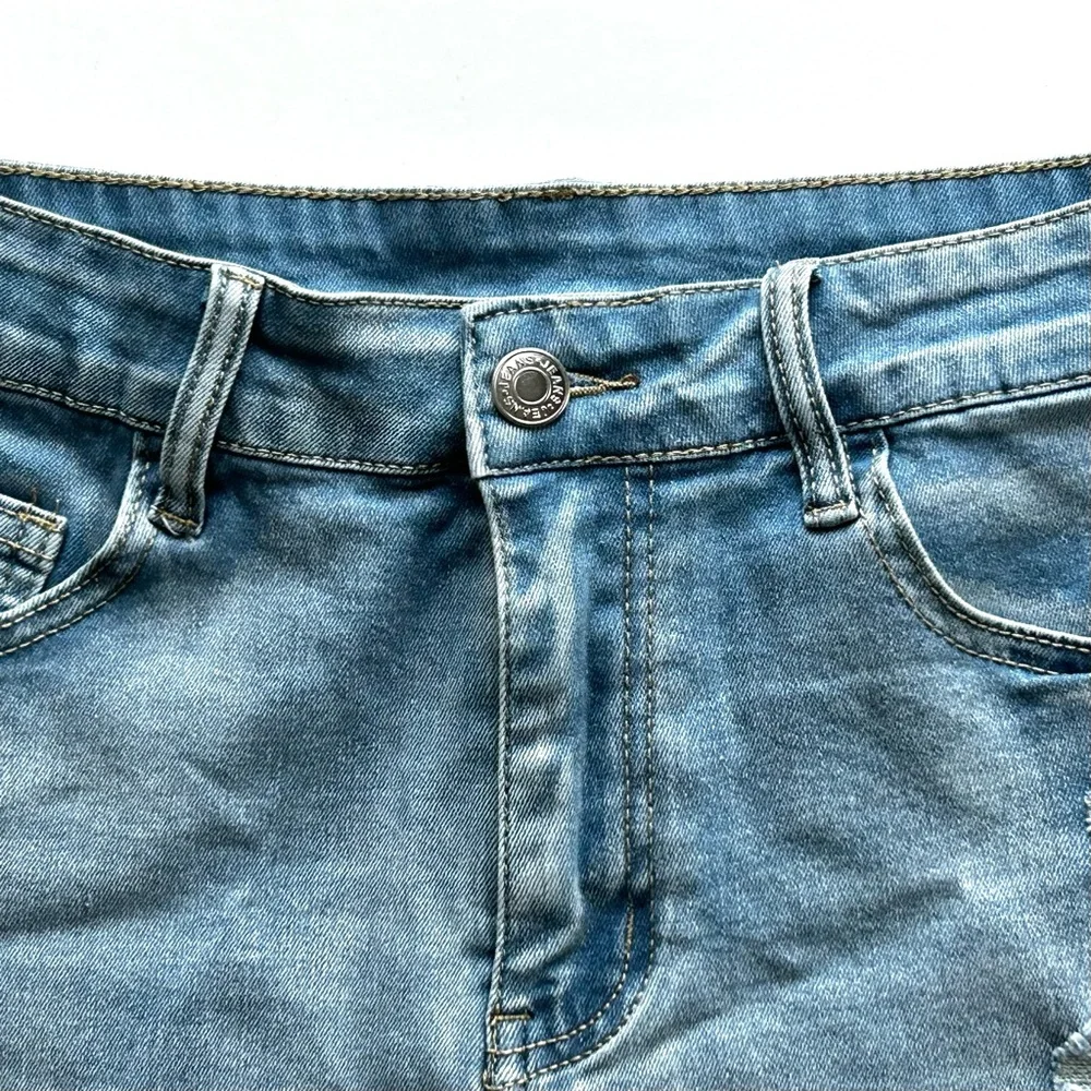 🌸NEW IN BAG SHEIN Jean Shorts. Size: 6 (Medium) - Picture 3 of 9
